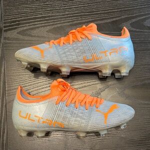 Puma Men's Ultra Silver and Orange Cleats size 7m, played in one time